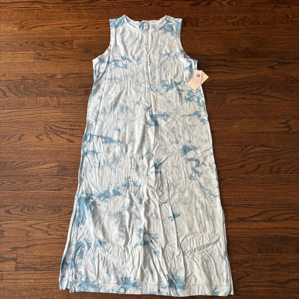 Old Navy Blue and White Tank Tie Dye Midi T Shirt Shift Dress